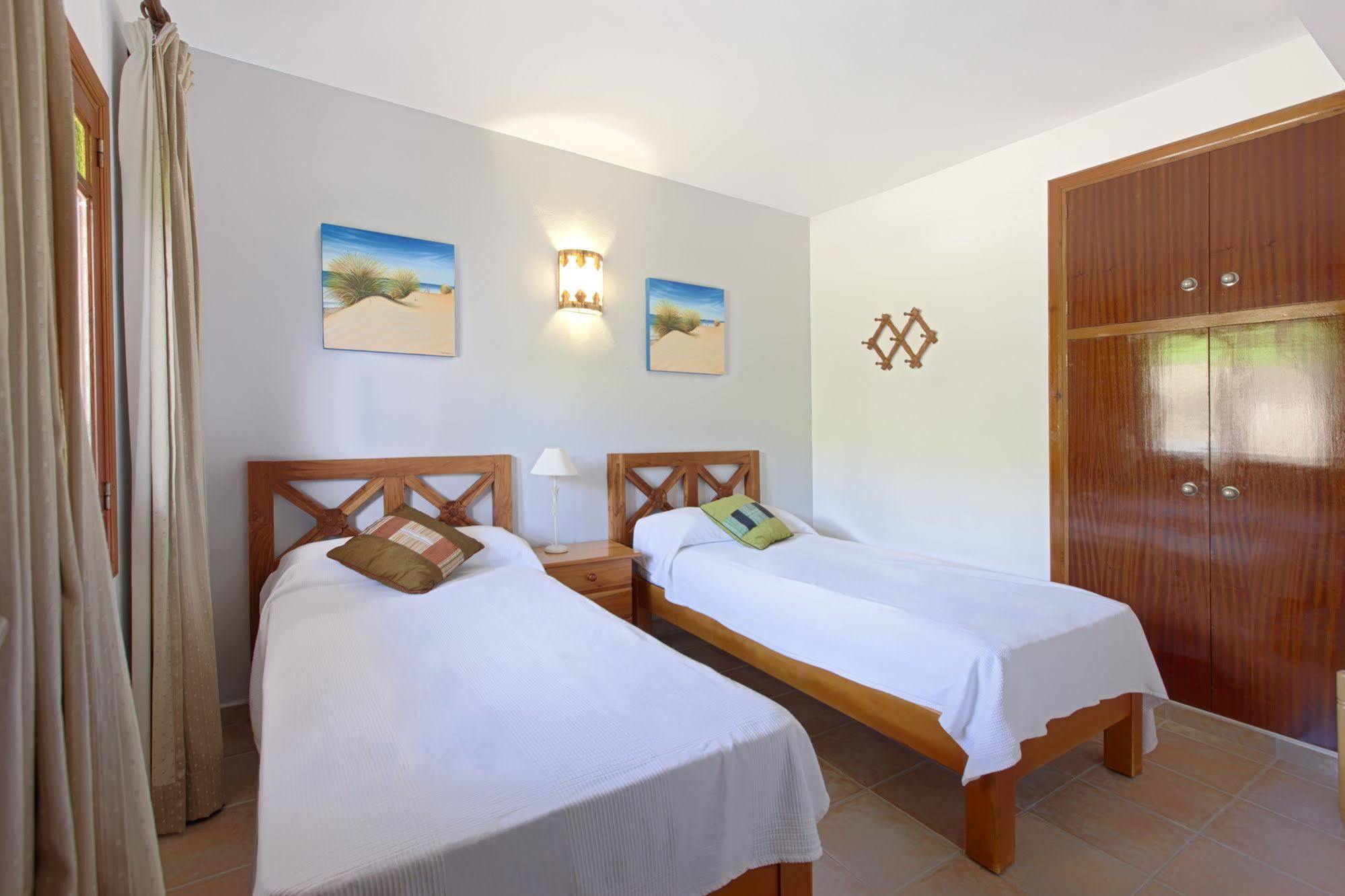 Apartamentos Colomar Santa Eularia des Riu Exterior photo